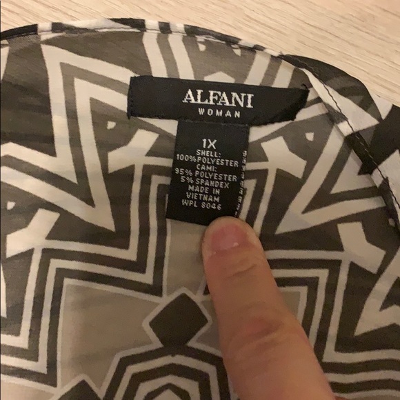 2 Top wear - Picture 8 of 8